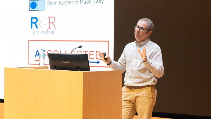 Uri Simonsohn speaks to conference attendees.