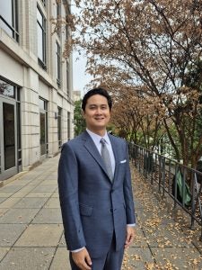 Headshot of Mateo Escueta on the Georgetown Law campus.