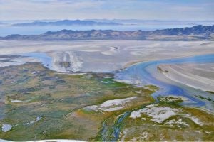 The Great Salt Lake’s surrounding shoreline. (Photo: pedrik: https://www.flickr.com/photos/pedrik/22233794086/in/photostream/)