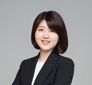 Headshot of Sinyoung Seung 