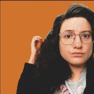 A headshot of a woman.