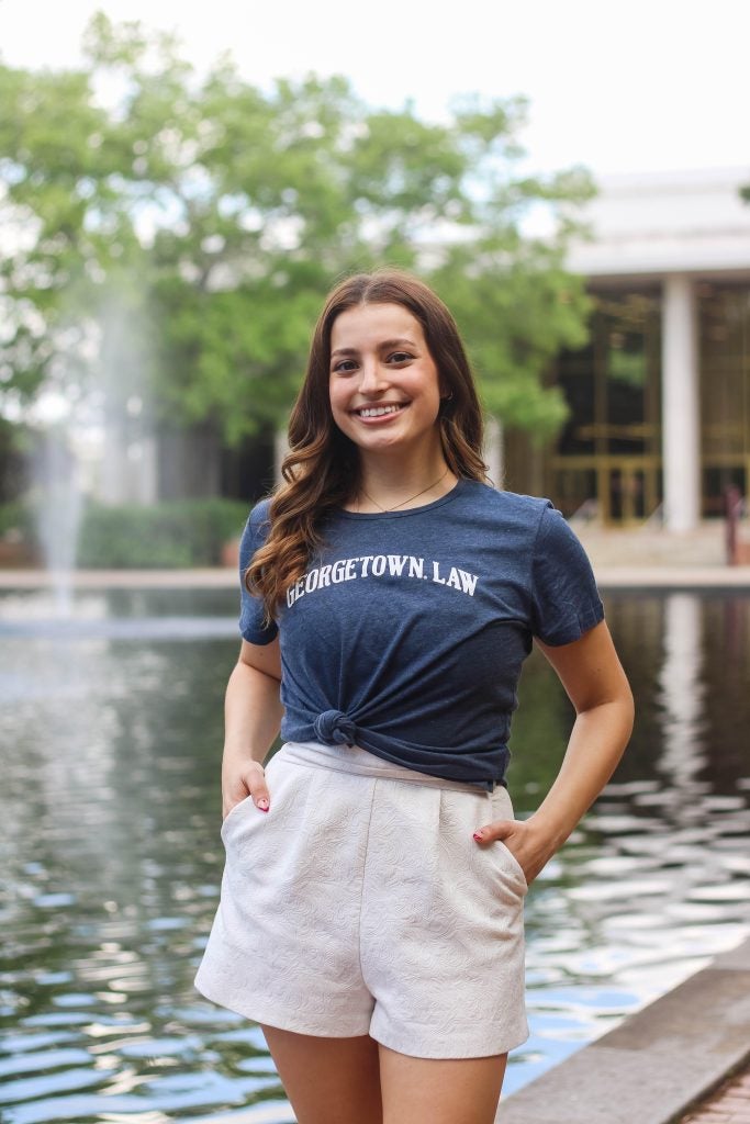 Leah DeFreitas' headshot
