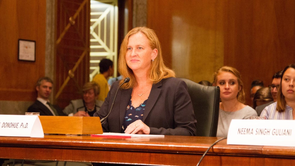 Porno video qizni majbur qildi