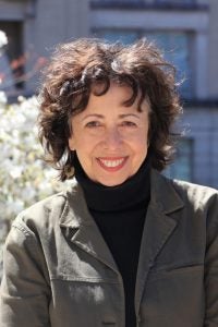 Elisa's headshot