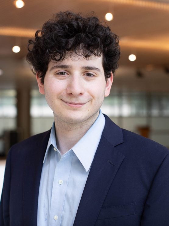 Zach Rosenfeld L'25 headshot
