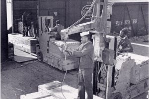 Sailors with munitions at Port Chicago Naval Magazine (Undated National Park Service photo)
