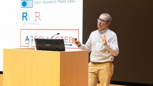 Uri Simonsohn speaks to conference attendees.